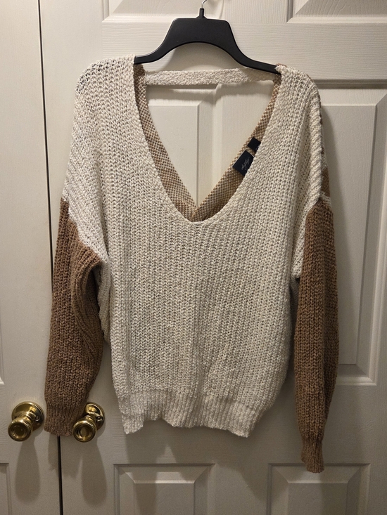 Daytrip Sweaters - Daytrip Chunky V-Neck Colorblock Sweater in Cream & Brown